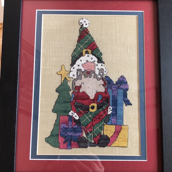 SANTA  GNOME  WITH GIFTS- HANDMADE NEEDLEPOINT - FREMED-BRAND NEW - Picture 2 of 9